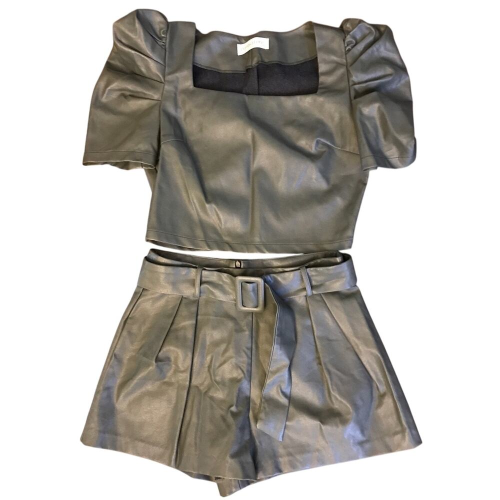 Pants Store Fabrik Green Faux Leather Puff Sleeve Top and Pleated Shorts Set M